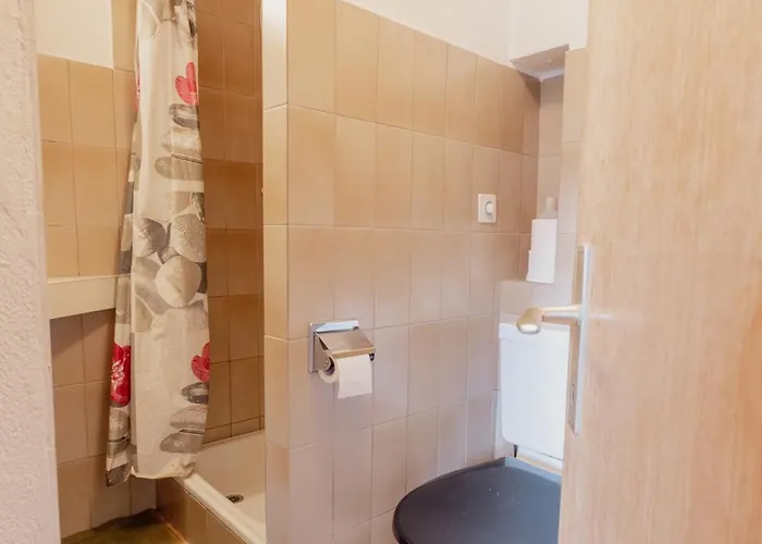 Avec Vue Sur Les Montagnes غريمينتز