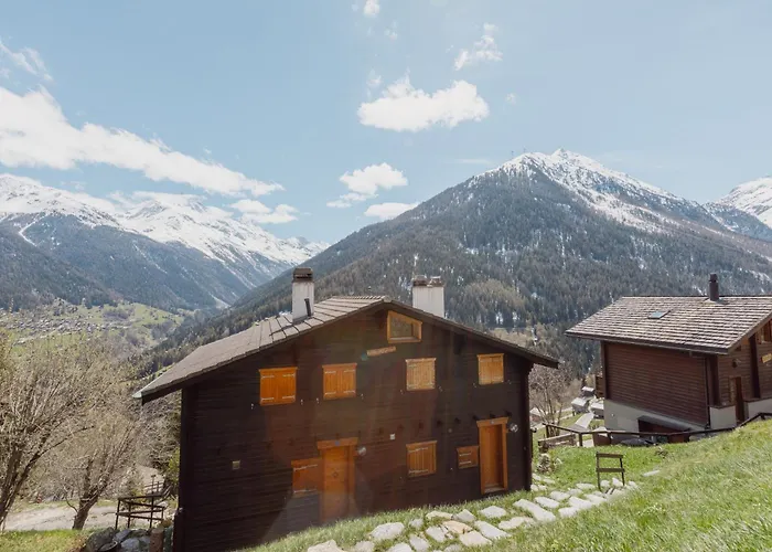 Avec Vue Sur Les Montagnes *